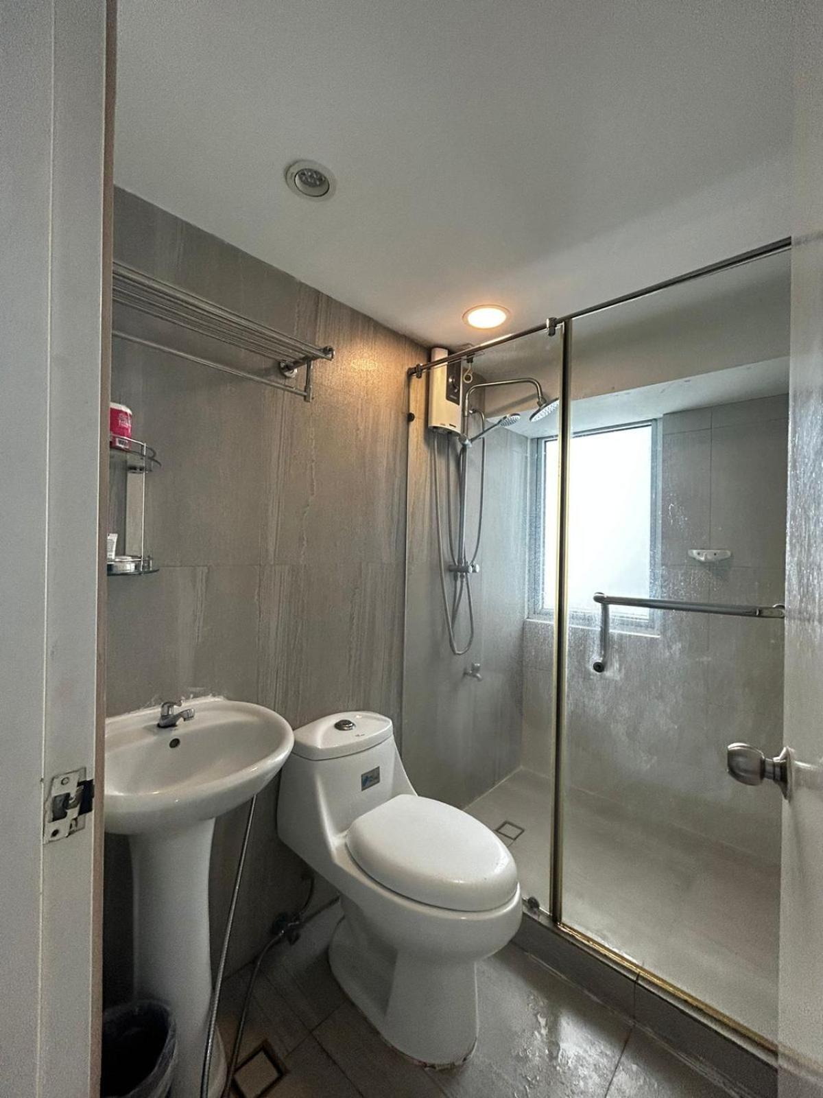 Oasis Regency @ Fort Victoria Bgc Taguig Exterior photo
