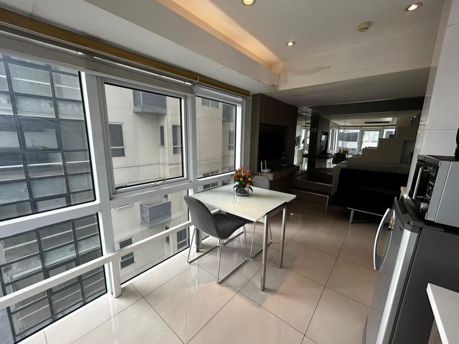 Oasis Regency @ Fort Victoria Bgc Taguig Exterior photo