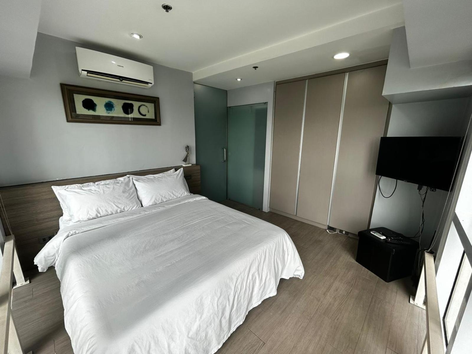 Oasis Regency @ Fort Victoria Bgc Taguig Exterior photo