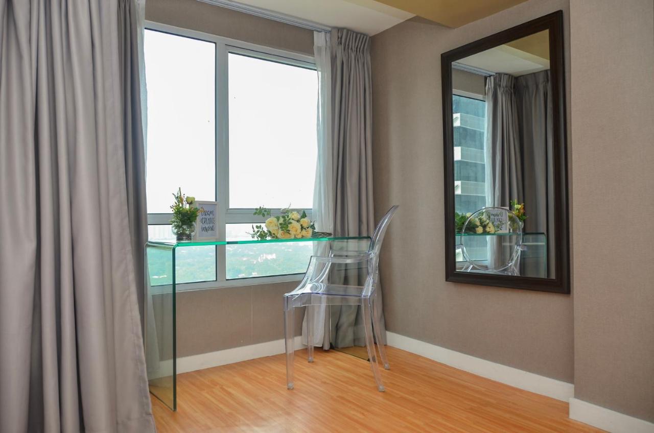 Oasis Regency @ Fort Victoria Bgc Taguig Exterior photo